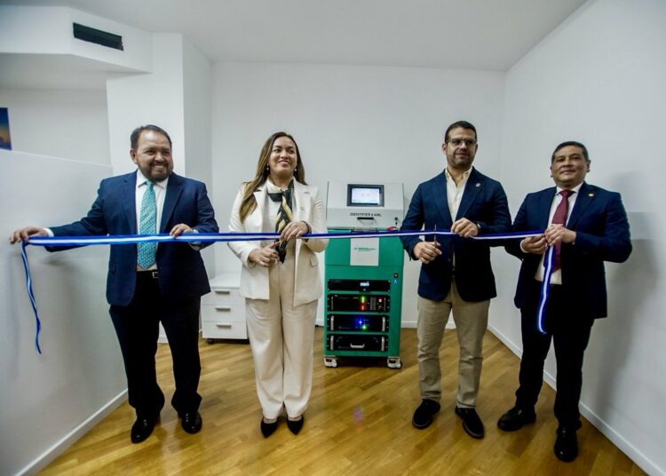 Autoridades inauguran emisión inmediata de DUI en Italia