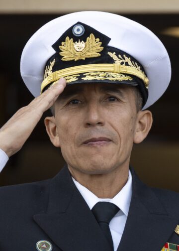 Presidente Bukele asciende a Ministro Monroy a Almirante