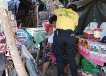 Colapso de vivienda deja dos adultos mayores lesionados