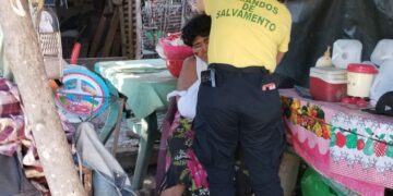 Colapso de vivienda deja dos adultos mayores lesionados