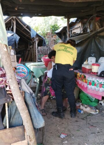 Colapso de vivienda deja dos adultos mayores lesionados