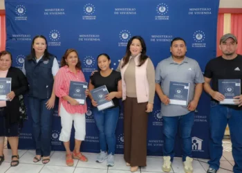 El estado entrega escrituras a familias afectadas por la estafa de Argoz