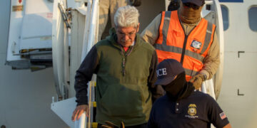 Norman Quijano ingresa a prisión para cumplir más de 13 años por pactar con pandillas