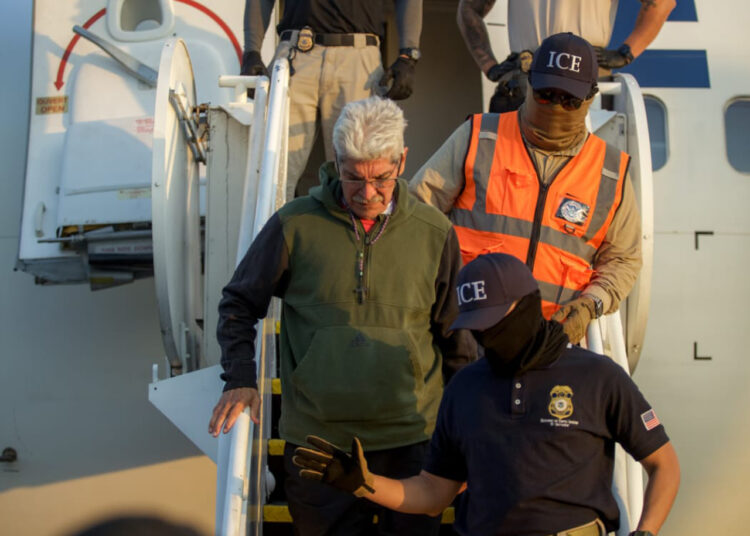 Norman Quijano ingresa a prisión para cumplir más de 13 años por pactar con pandillas