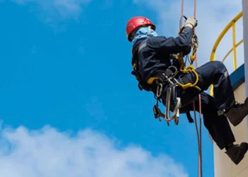 Ministerio de Trabajo reitera llamado urgente a extremar precauciones en construcciones ante persistencia de vientos