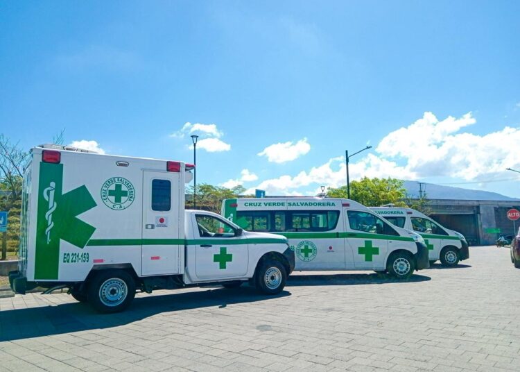 Donación japonesa beneficia a la Cruz Verde salvadoreña