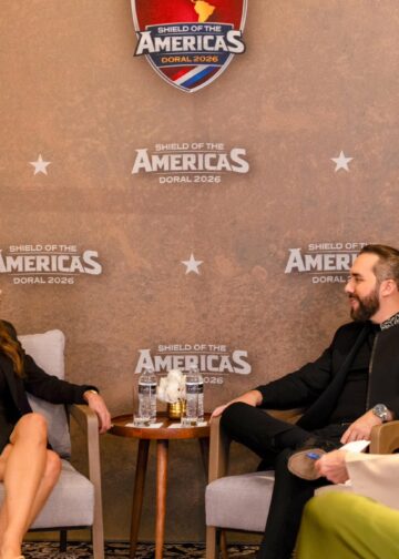 Nayib Bukele se reúne con Kristi Noem para discutir cooperación en seguridad y estabilidad regional