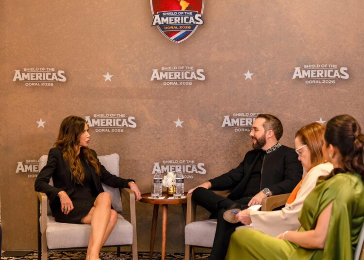 Nayib Bukele se reúne con Kristi Noem para discutir cooperación en seguridad y estabilidad regional