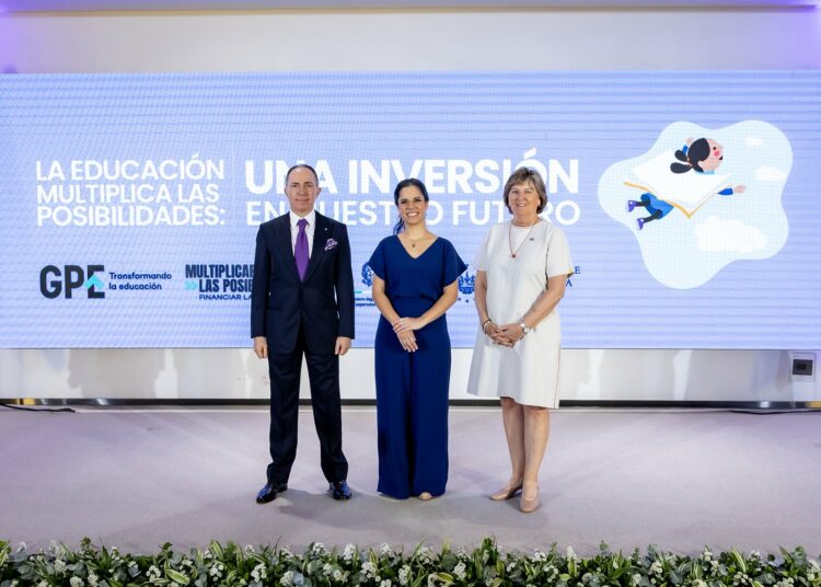 Primera Dama Gabriela de Bukele destaca avances en educación inicial y nuevo currículo para la primera infancia