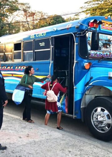 Presencia policial resguarda a usuarios del transporte colectivo desde tempranas horas