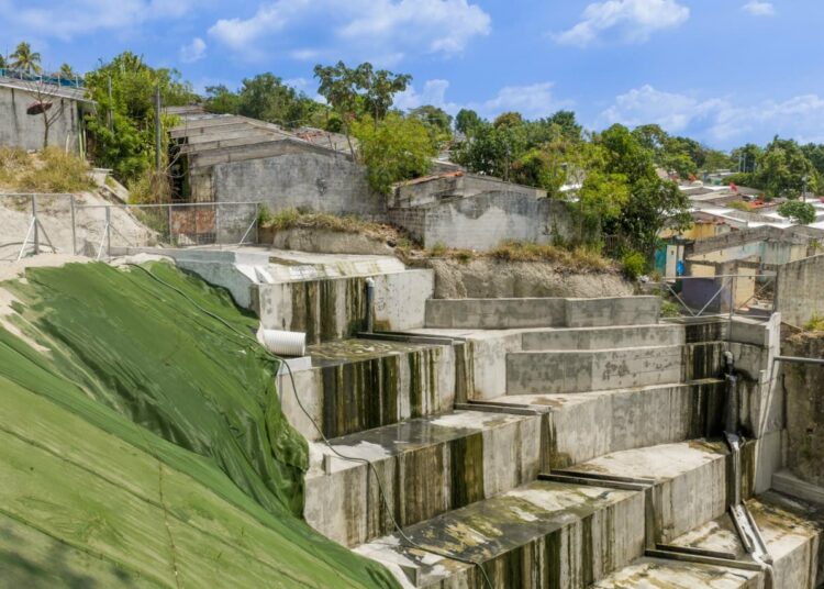 MOP entrega obra de mitigación en La Campanera, Soyapango