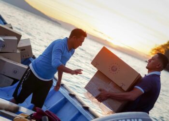 Gobierno lleva paquetes escolares a estudiantes de Isla de Conchagüita