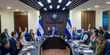 Diputados dan luz verde a penas más severas contra criminales en El Salvador