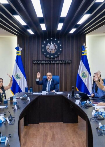 Diputados dan luz verde a penas más severas contra criminales en El Salvador