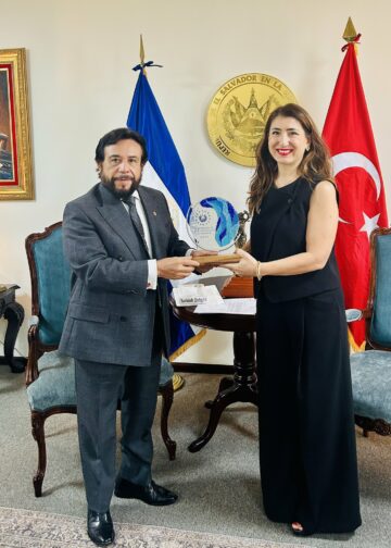 Vicepresidente Félix Ulloa impulsa el fortalecimiento de relaciones diplomáticas con embajadores