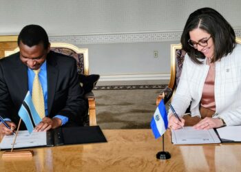El Salvador fortalece su presencia global al establecer lazos diplomáticos con Botsuana