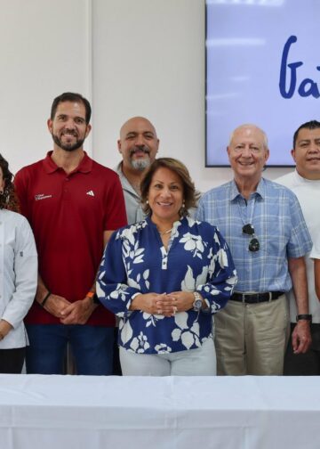 Donación de equipo fortalece la formación práctica de jóvenes en Gastro-Lab Surf City