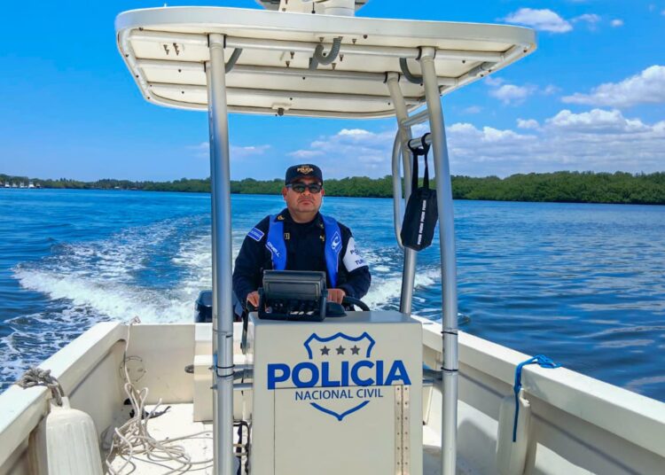 Autoridades refuerzan seguridad en playas y destinos turísticos durante las vacaciones de Semana Santa