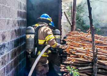 Incendio en bodega de La Paz Centro es sofocado sin dejar propagación a zonas cercanas