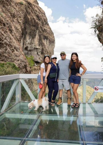 Turistas disfrutan de paisajes, música y ambiente familiar en la Puerta del Diablo
