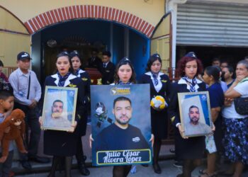 Familiares y amigos despiden a Don Julio César Rivera López