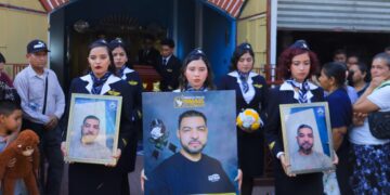 Familiares y amigos despiden a Don Julio César Rivera López