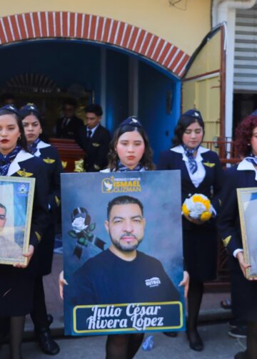 Familiares y amigos despiden a Don Julio César Rivera López