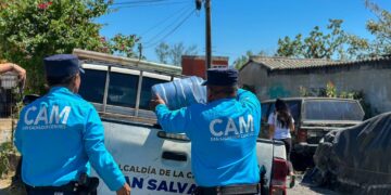 Retiran obstáculos en colonia Libertad tras denuncia ciudadana en San Salvador Centro