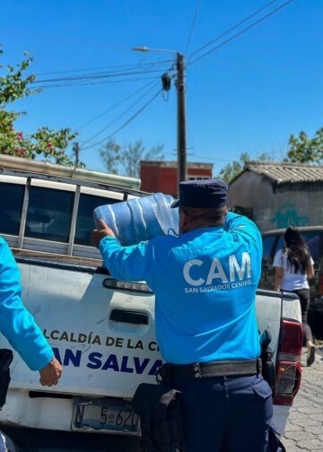 Retiran obstáculos en colonia Libertad tras denuncia ciudadana en San Salvador Centro