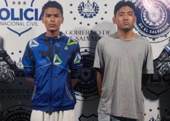 Detienen a dos sospechosos de robo tras persecución policial en Soyapango