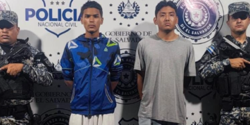 Detienen a dos sospechosos de robo tras persecución policial en Soyapango