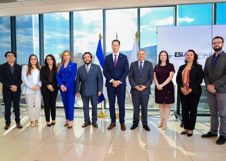 Acuerdo entre ESIAP y CNR busca modernizar la administración pública en El Salvador