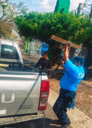 Retiran obstáculos en la Santísima Trinidad durante operativo municipal