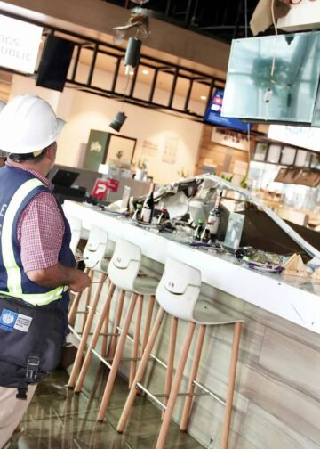 Autoridades inspeccionan incendio en Bambú City center tras confirmarse una víctima fatal