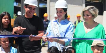 Miss Universo presente en el inicio de proyecto de casa comunal en Santa Tecla