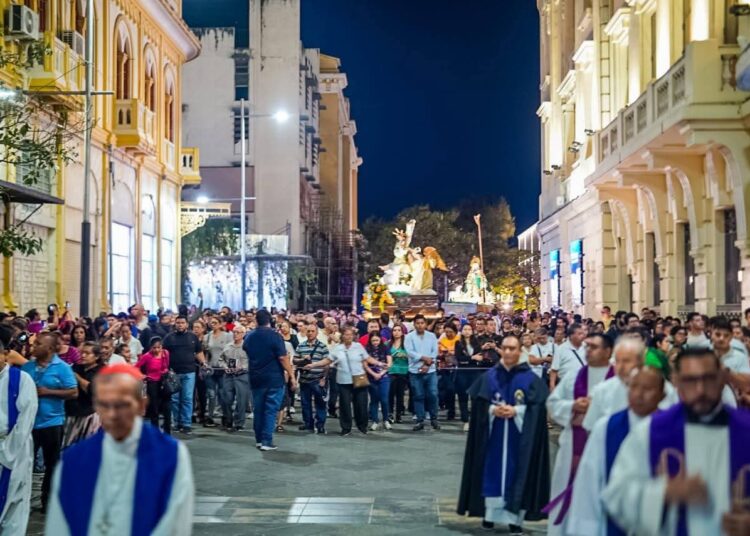 Procesión del quinto Viernes de Cuaresma recorre el Centro Histórico de San Salvador