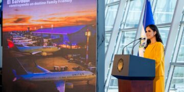 Aeropuerto Internacional de El Salvador recibe el Sello Family Friendly y mejora la experiencia para las familias