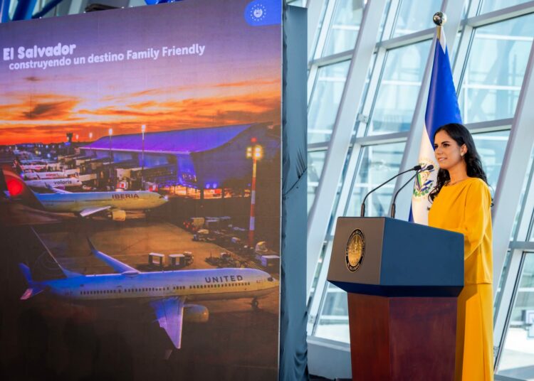 Aeropuerto Internacional de El Salvador recibe el Sello Family Friendly y mejora la experiencia para las familias