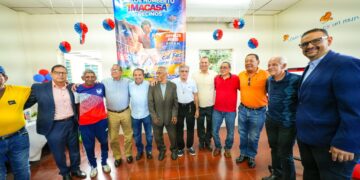 Carlos Humberto “IMACASA” Recinos recibe reconocimiento en vida por su legado en el fútbol salvadoreño