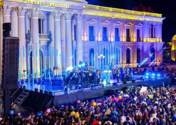 Los Hermanos Flores hacen vibrar el Centro Histórico de San Salvador con su concierto gratuito antes de Coachella 2026