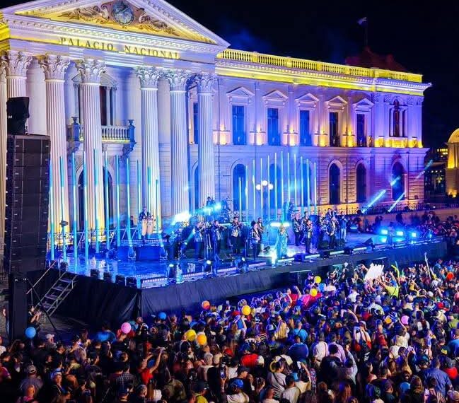 Los Hermanos Flores hacen vibrar el Centro Histórico de San Salvador con su concierto gratuito antes de Coachella 2026