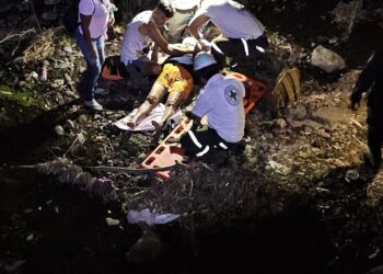 Mujer de 70 años es rescatada tras caer en poza de Hacienda San Cayetano