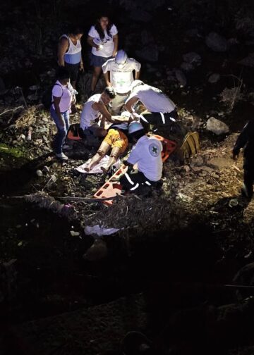 Mujer de 70 años es rescatada tras caer en poza de Hacienda San Cayetano