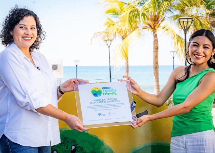 Complejo Turístico del Puerto de La Libertad obtiene certificación para el disfrute familiar