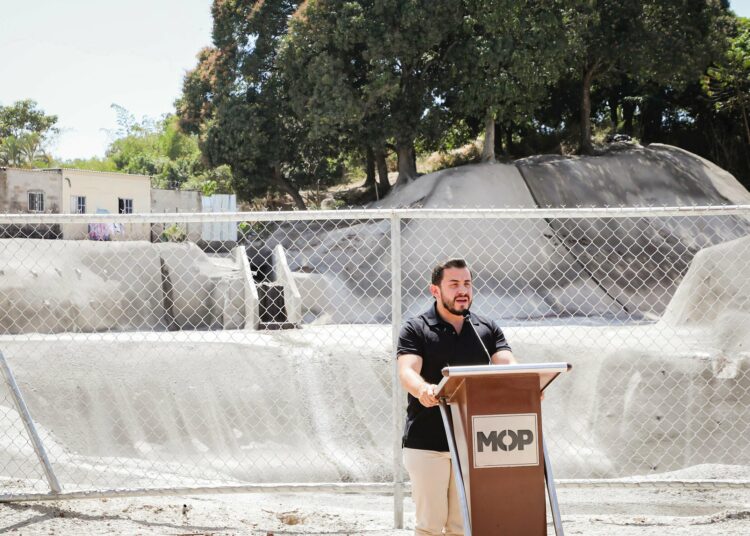 Ministro Romeo Herrera entrega finalizada obra de mitigación en megacárcava de colonia Santa Eduviges, Soyapango