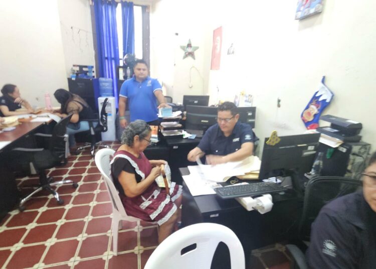 Comerciantes del mercado de Santa Ana recibieron apoyo económico durante traslado