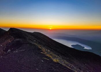 El montañismo gana popularidad entre turistas durante la Semana Santa