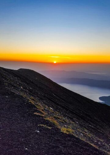 El montañismo gana popularidad entre turistas durante la Semana Santa