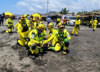 Simulacro de rescate reúne a más de 200 socorristas en playa el majahual