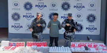 Capturan a hombre por hurtar decenas de celulares en centro comercial de Soyapango